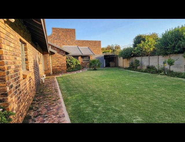 4 BEDROOM HOUSE FOR SALE IN VAALPARK